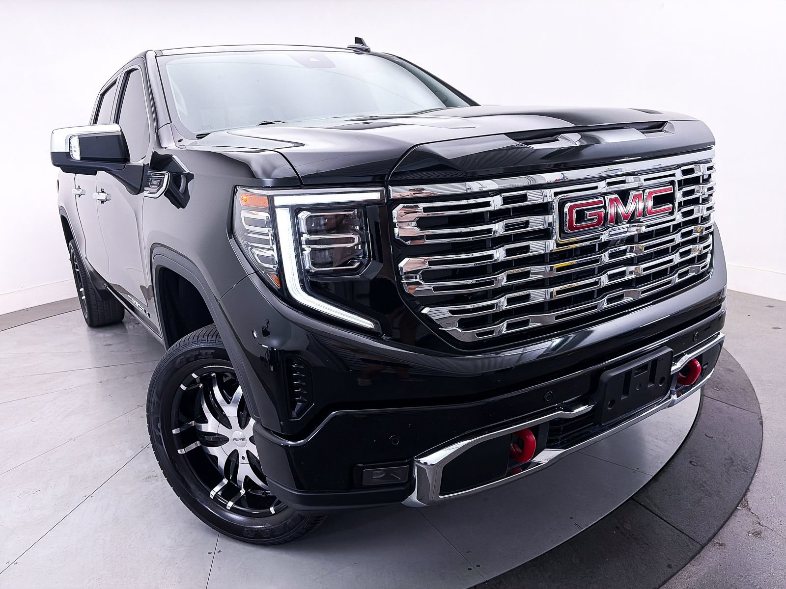 Used 2023 GMC Sierra 1500 Denali w/ Denali Reserve Package AWD/4WD image 4