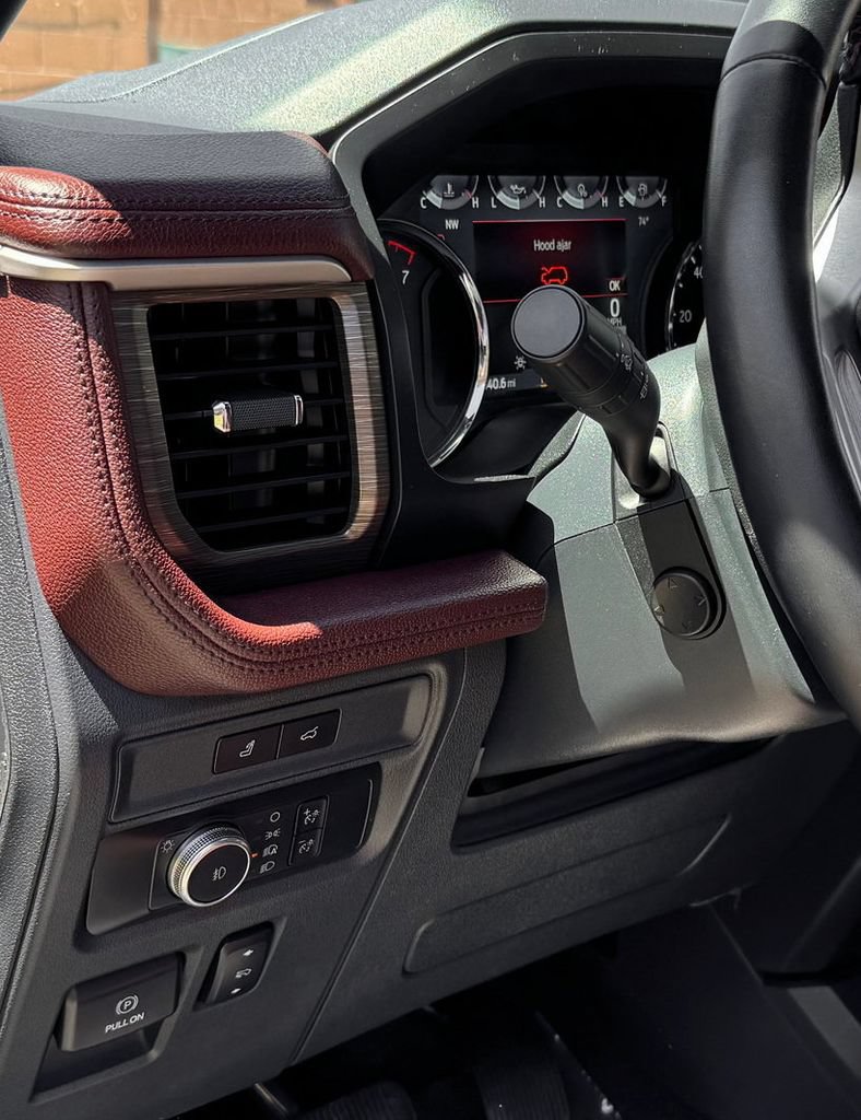Used 2022 Ford Expedition Limited AWD/4WD image 13