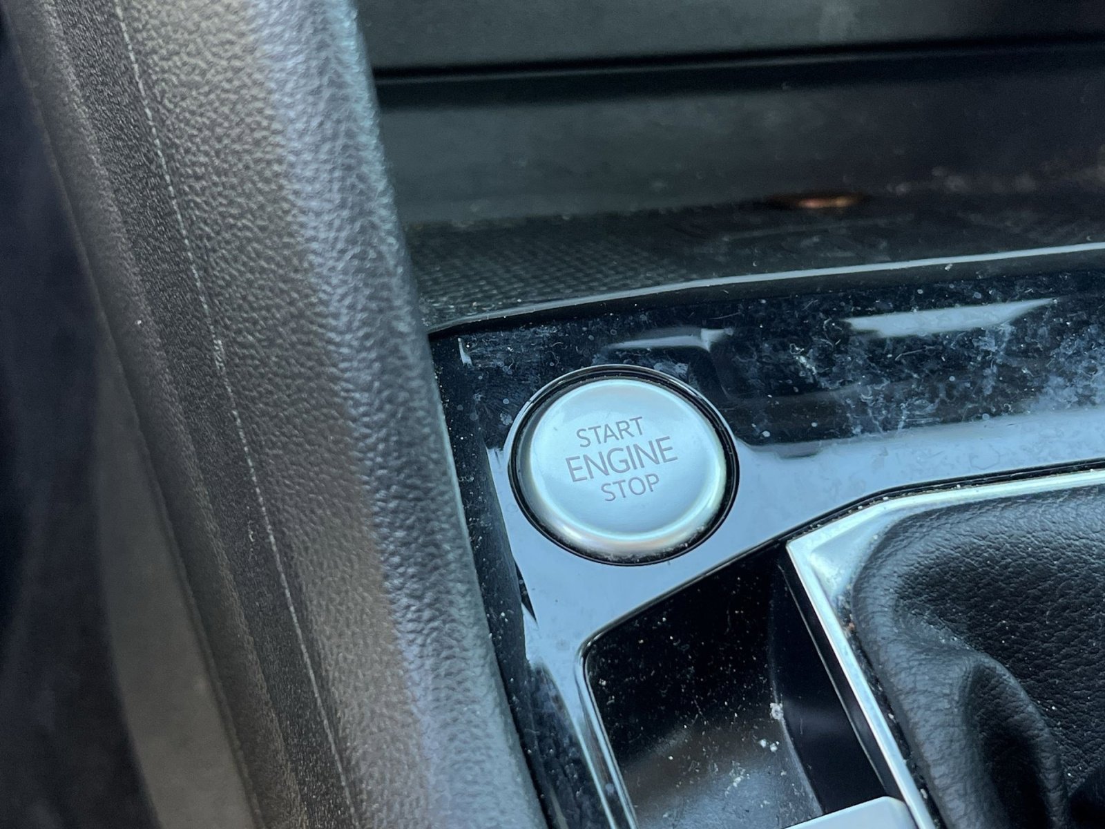 Used 2022 Volkswagen Taos SEL image 33