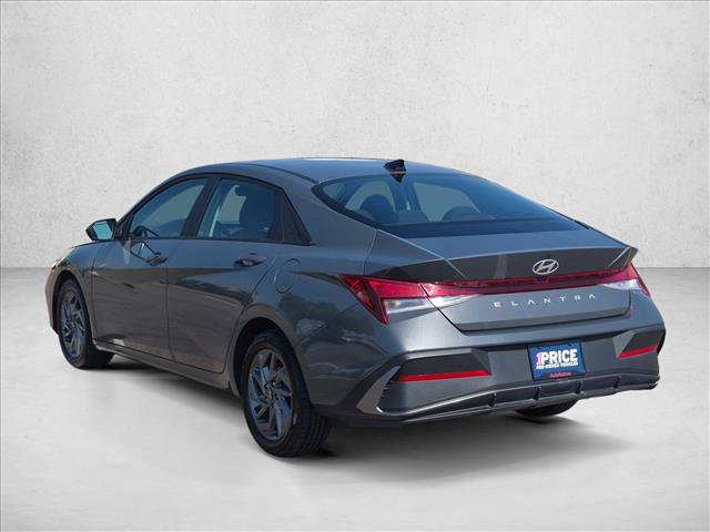 Used 2024 Hyundai Elantra SEL FWD image 8