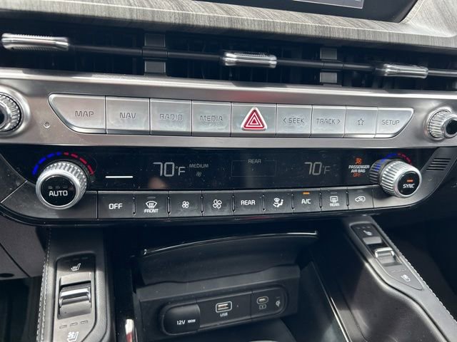 Used 2025 Kia Telluride EX w/ EX Captain's Chair Package AWD/4WD image 25