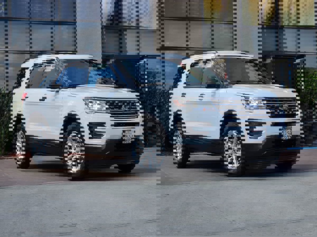 Used 2016 Ford Explorer FWD image 3