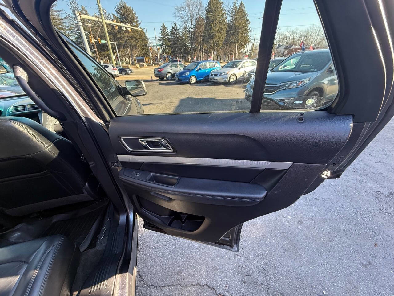 Used 2016 Ford Explorer XLT w/ Equipment Group 202A image 10