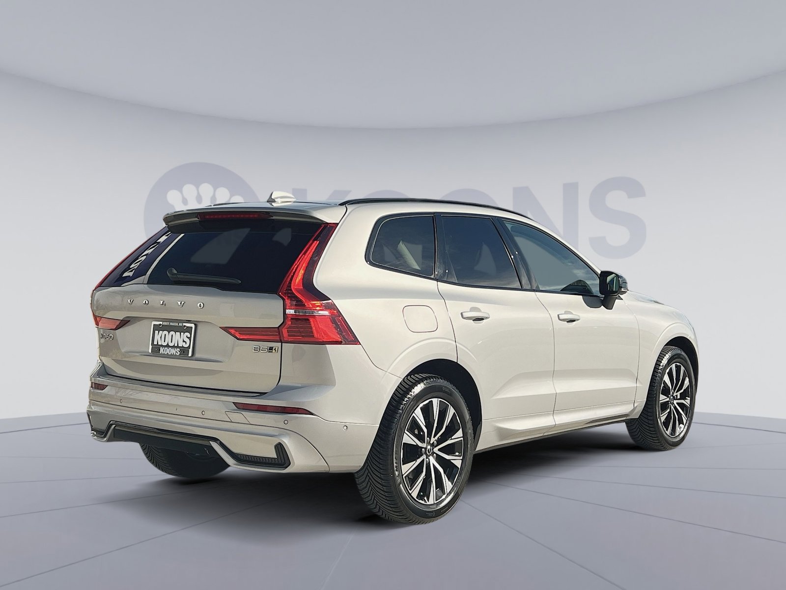Used 2023 Volvo XC60 B5 Plus w/ Protection Package Premier image 7