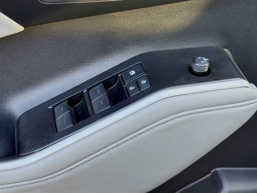 Used 2025 Toyota Highlander XLE AWD/4WD image 24