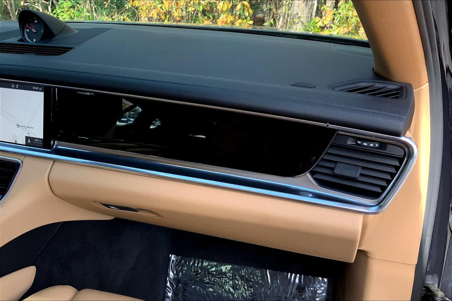 Used 2018 Porsche Panamera RWD image 19