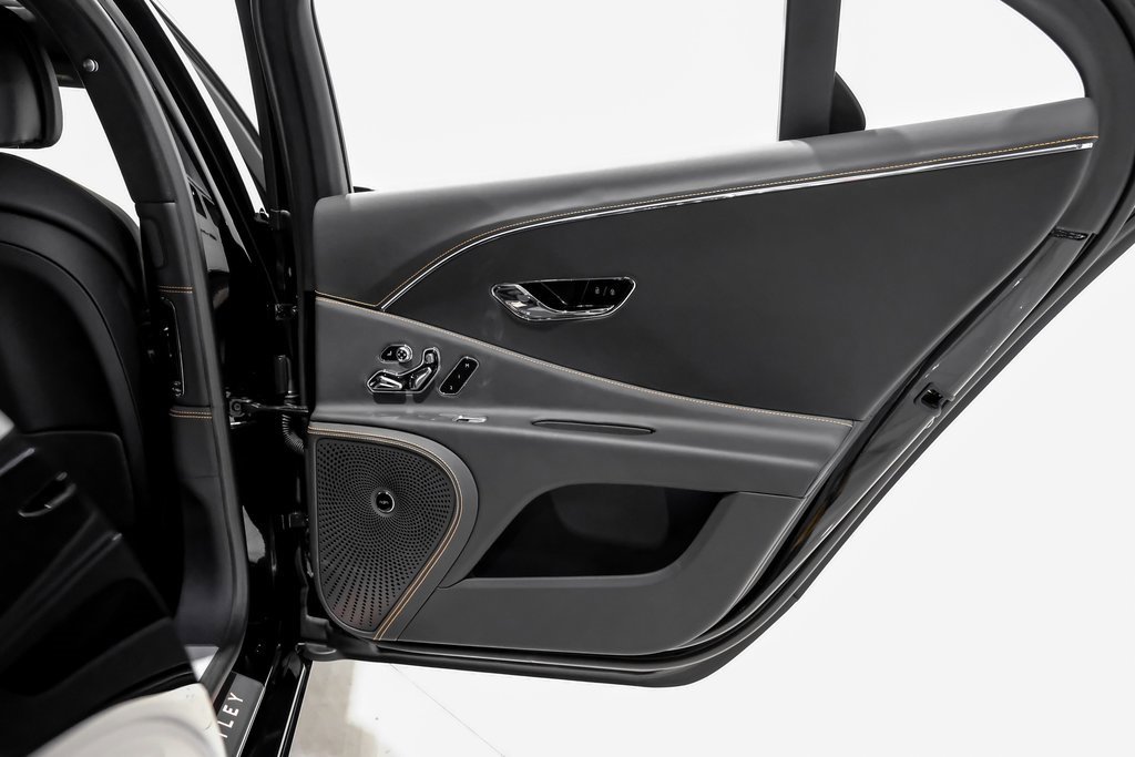 Used 2024 Bentley Flying Spur V8 image 44