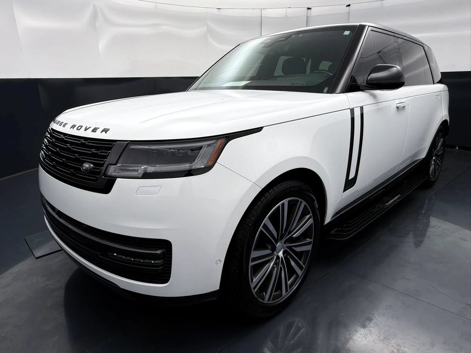 Used 2024 Land Rover Range Rover Long Wheelbase Autobiography AWD/4WD image 3