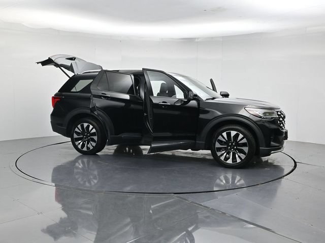 Certified 2025 Ford Explorer Platinum w/ LUX Leather Package AWD/4WD image 57