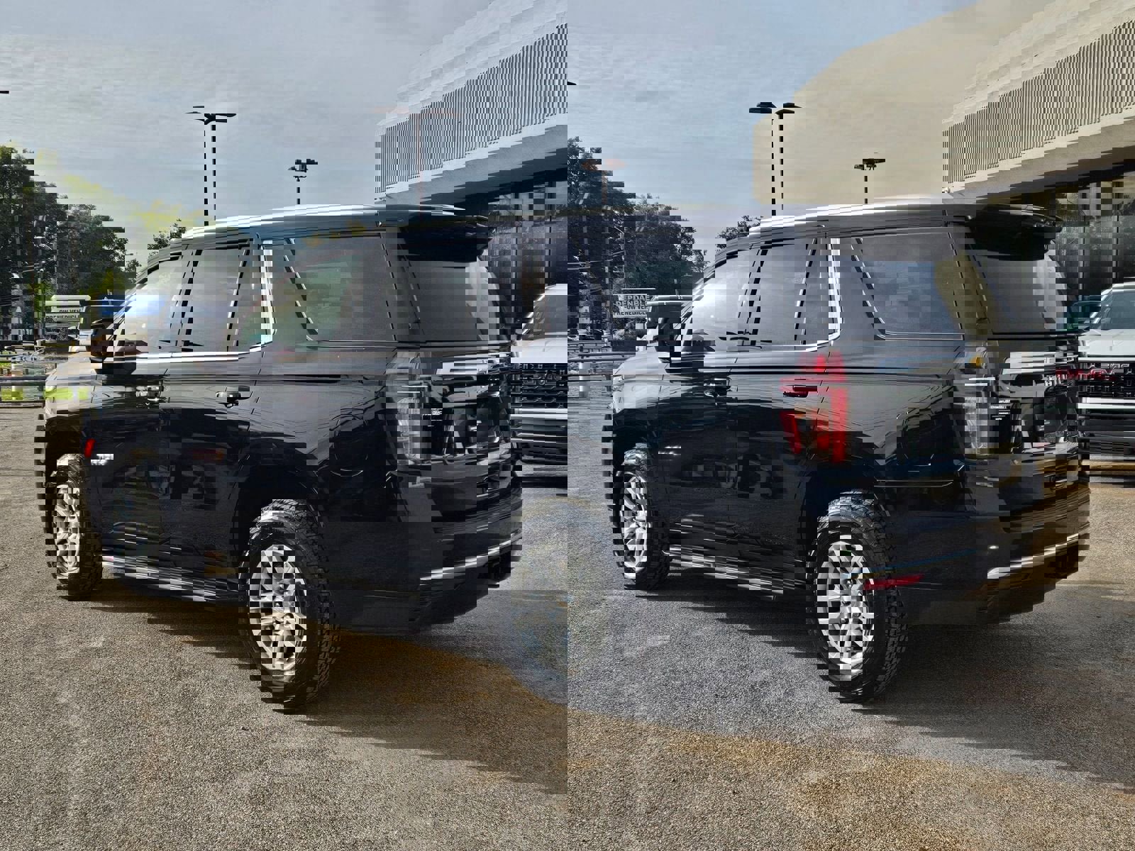 Used 2023 Chevrolet Tahoe LT image 3