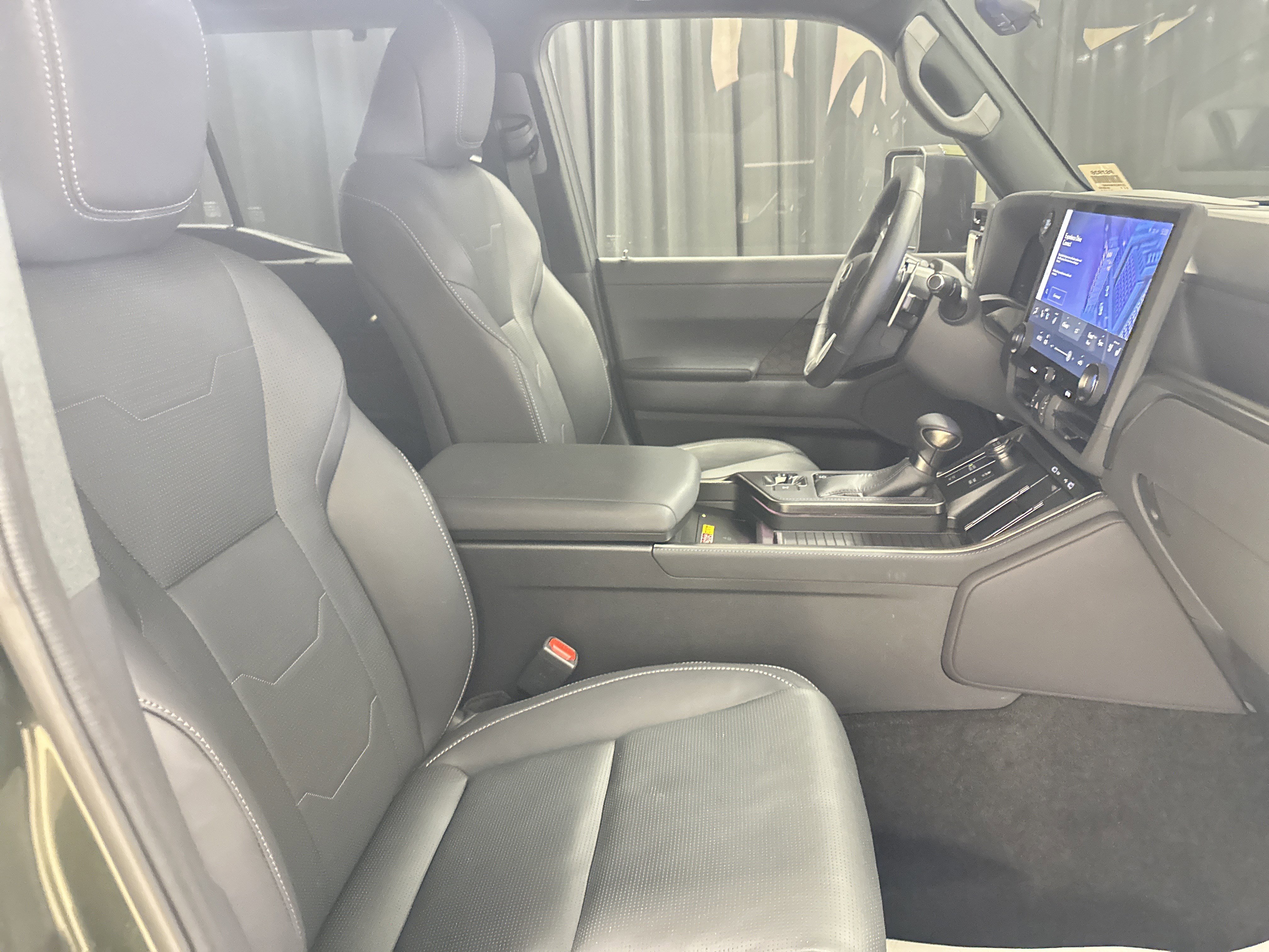 Used 2025 Lexus GX 550 w/ Accessory Package (2T) AWD/4WD image 29