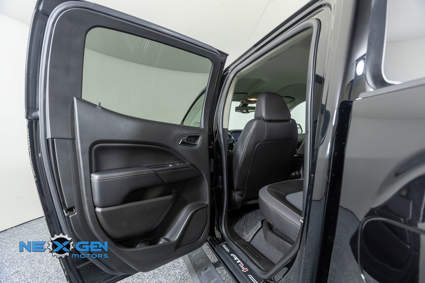 Used 2022 GMC Canyon AT4 AWD/4WD image 25