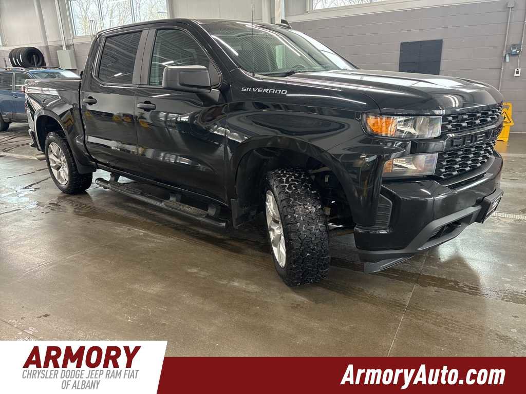 Used 2020 Chevrolet Silverado 1500 Custom w/ Custom Value Package image 3
