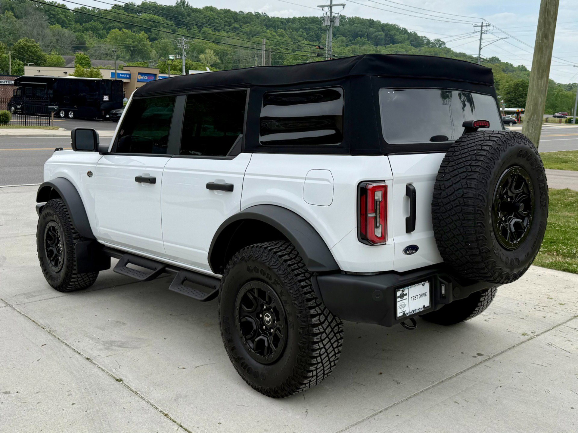 Used 2023 Ford Bronco Wildtrak AWD/4WD image 3