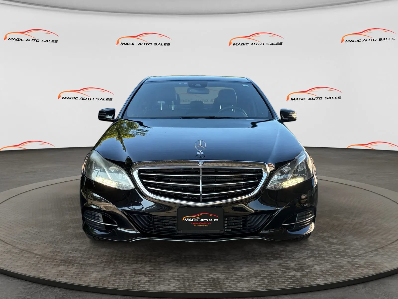 Used 2016 Mercedes-Benz E 350 4MATIC Sedan image 3