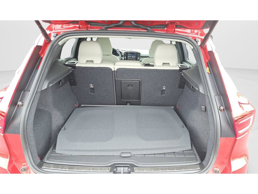 Used 2023 Volvo XC40 B5 Plus w/ Driver Assist Package image 11