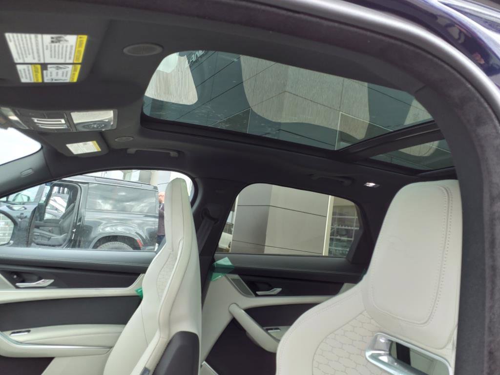 Certified 2026 Jaguar F-PACE R-Dynamic S image 11