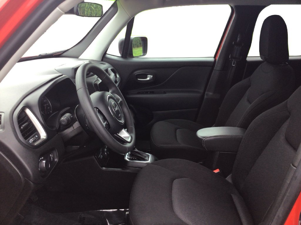 Used 2023 Jeep Renegade Latitude AWD/4WD image 8