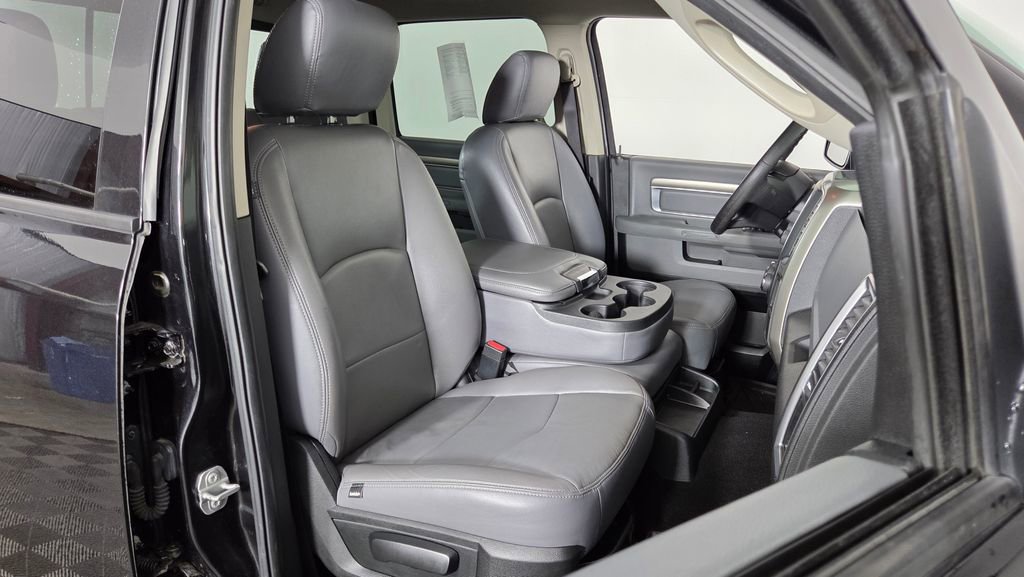 Used 2018 RAM 1500 Classic SLT AWD/4WD image 29