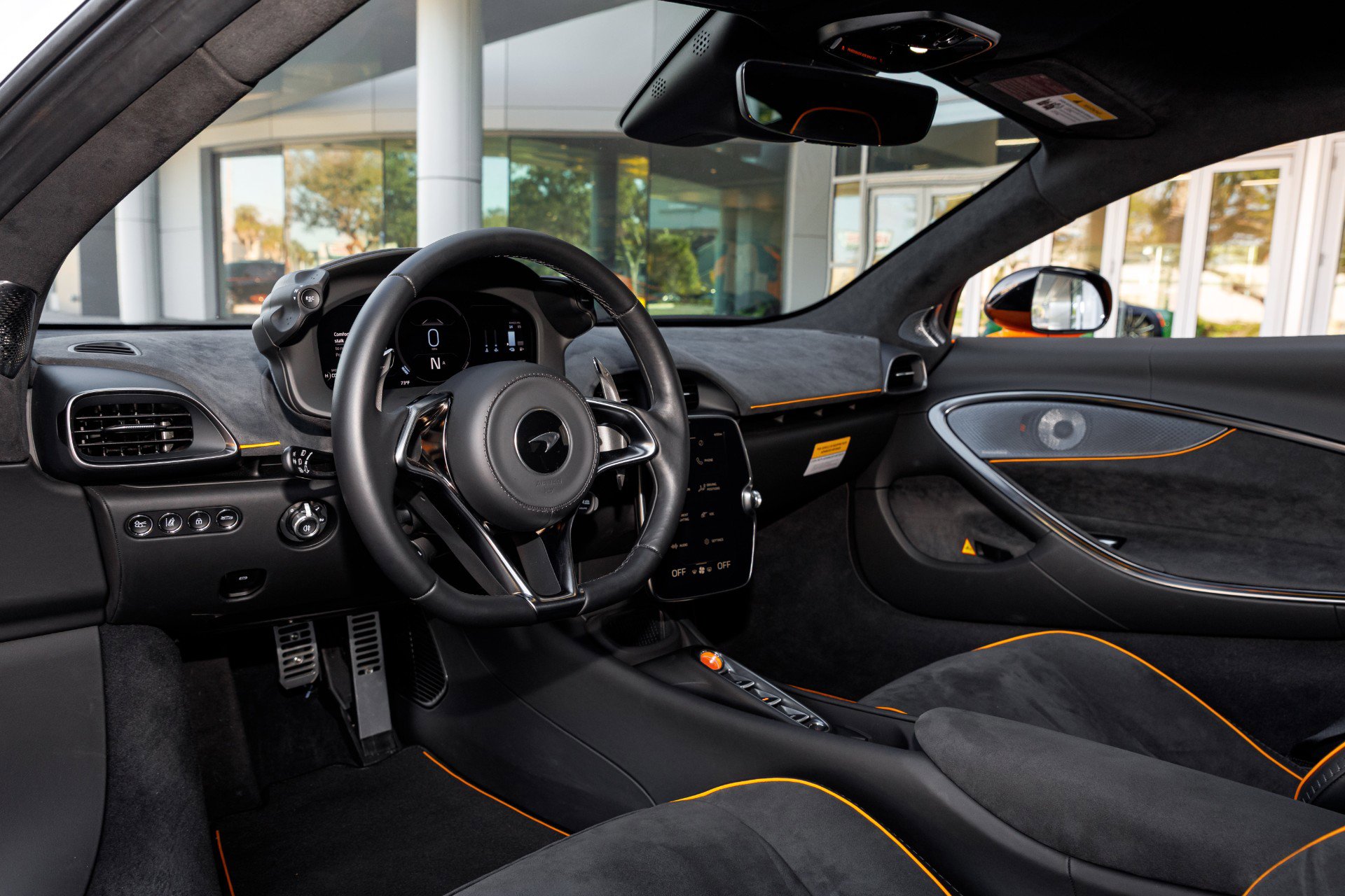 Used 2025 McLaren Artura image 33