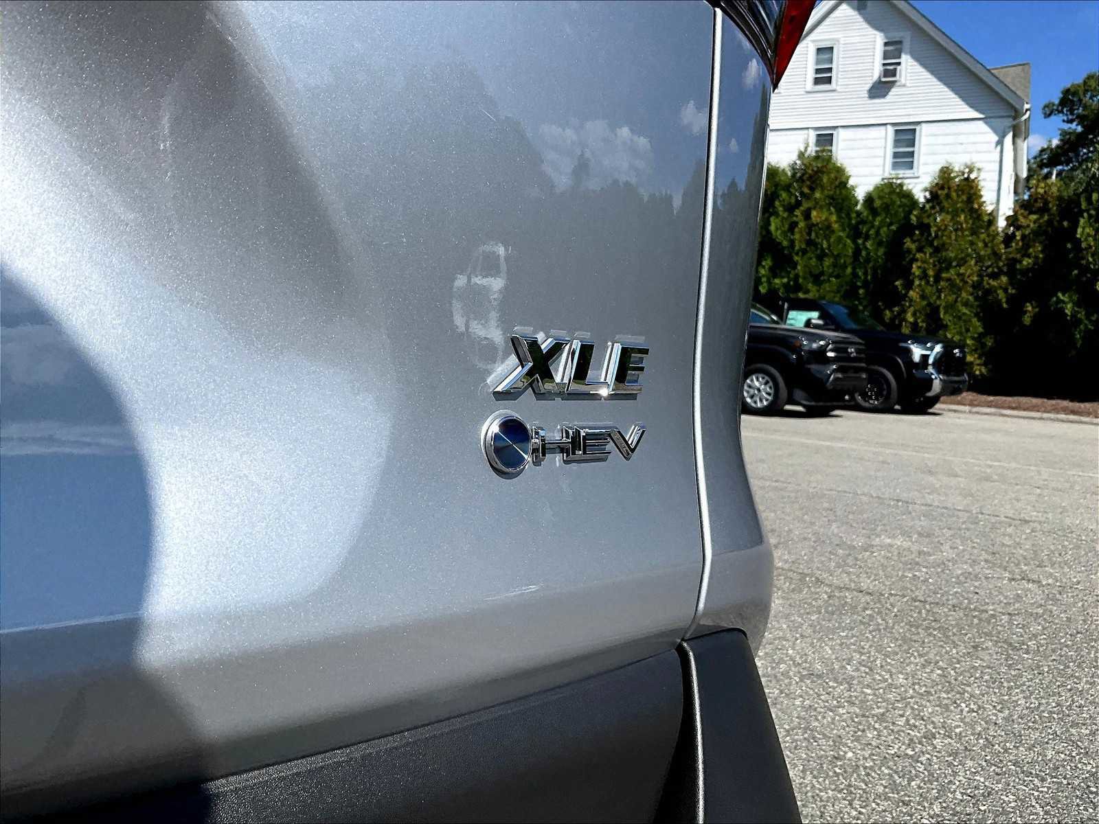 Used 2025 Toyota RAV4 XLE Premium image 29