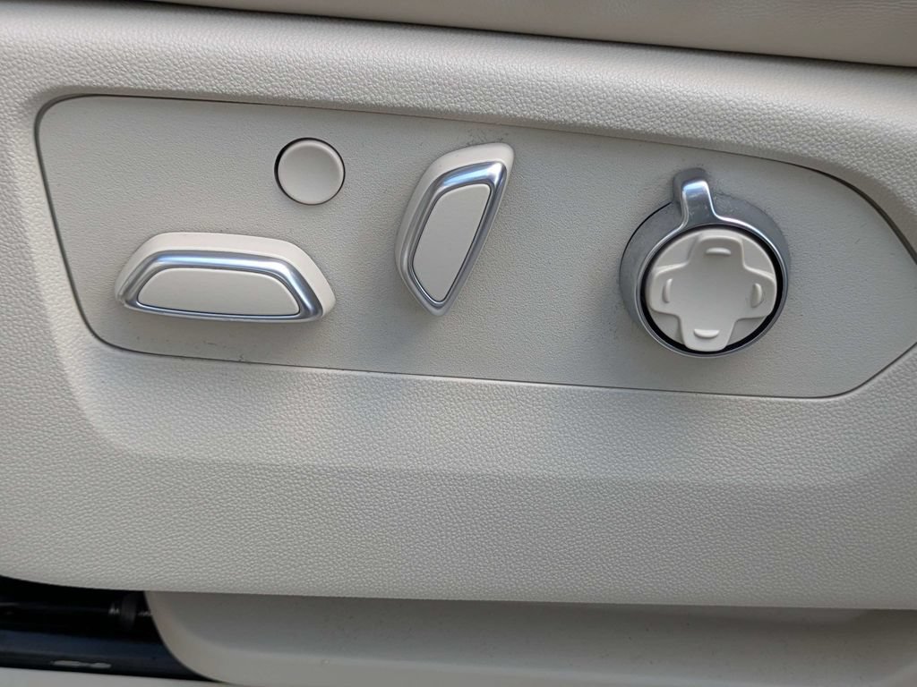 Certified 2025 Cadillac Escalade Sport Platinum w/ LPO, Floor Liner Package AWD/4WD image 24