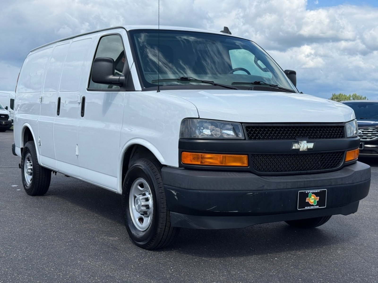 Used 2018 Chevrolet Express 2500 image 2