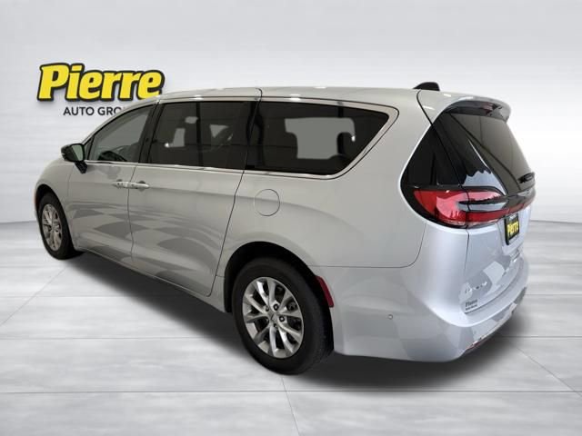 Used 2024 Chrysler Pacifica Touring-L video 2