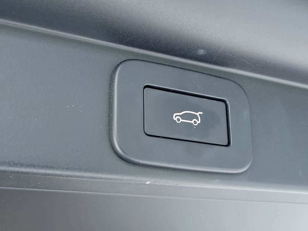 Certified 2024 Land Rover Range Rover SE image 12