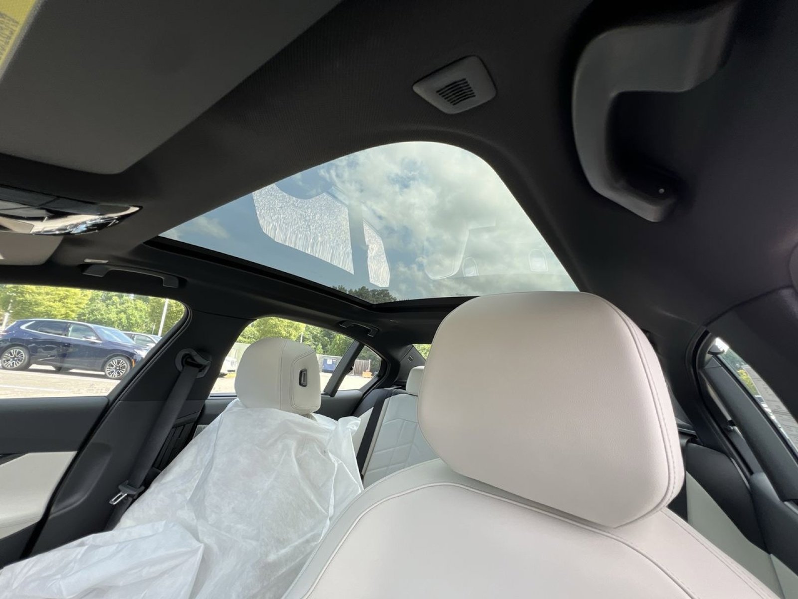 New 2026 BMW 550e xDrive w/ Executive Package image 21