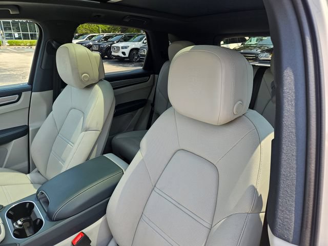Used 2021 Porsche Cayenne AWD/4WD image 16
