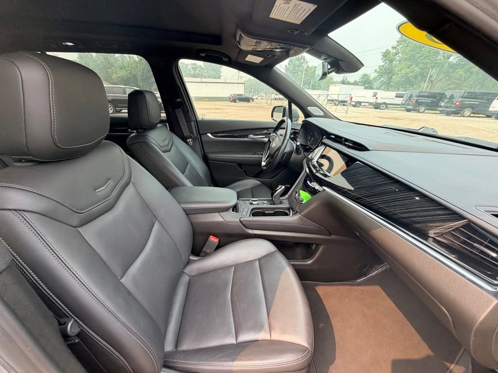 Used 2023 Cadillac XT6 Premium Luxury FWD image 12