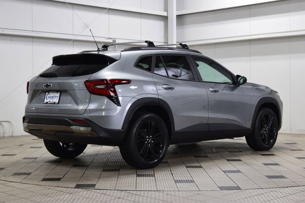 New 2026 Chevrolet Trax ACTIV w/ Sunroof Package FWD image 8