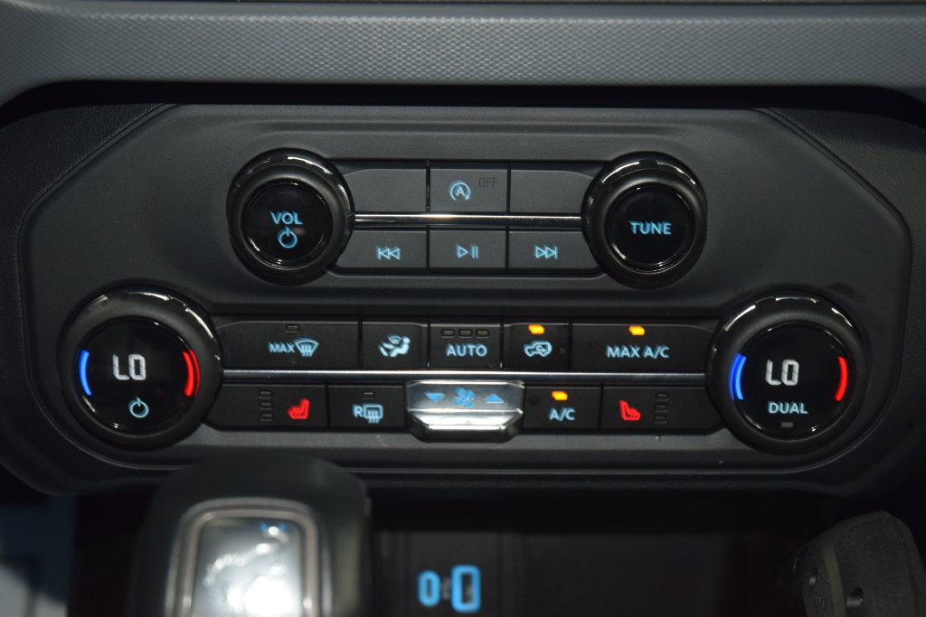 Used 2024 Ford Bronco Everglades AWD/4WD image 35