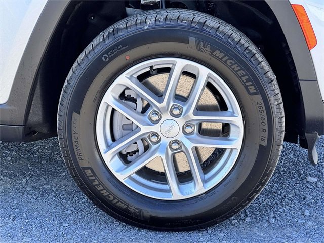 New 2025 Jeep Grand Cherokee L Laredo w/ Luxury Tech Group I image 25