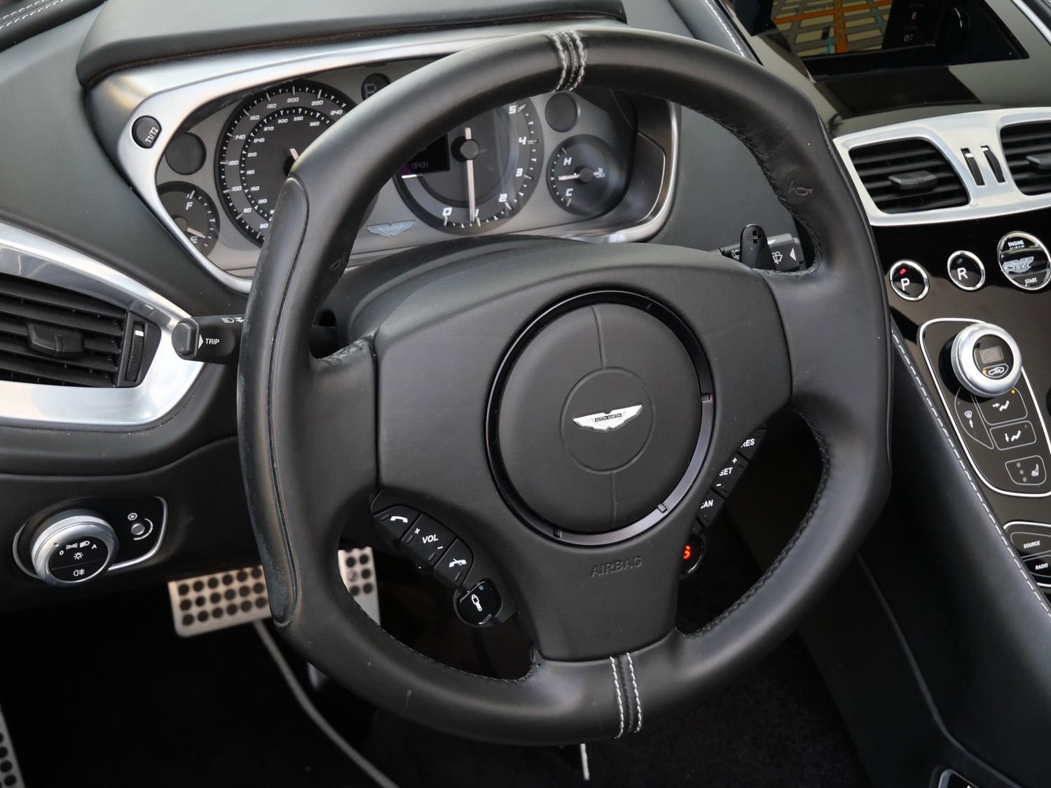 Used 2014 Aston Martin Vanquish Volante RWD image 11