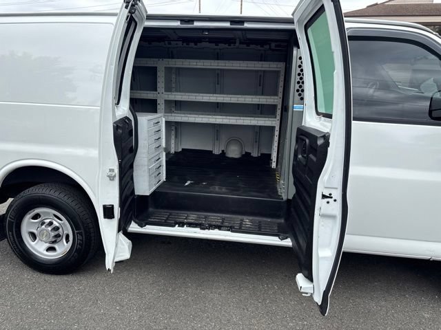 Used 2011 Chevrolet Express 2500 RWD image 27