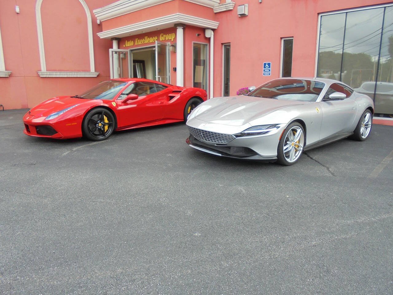 Used 2021 Ferrari Roma RWD image 4