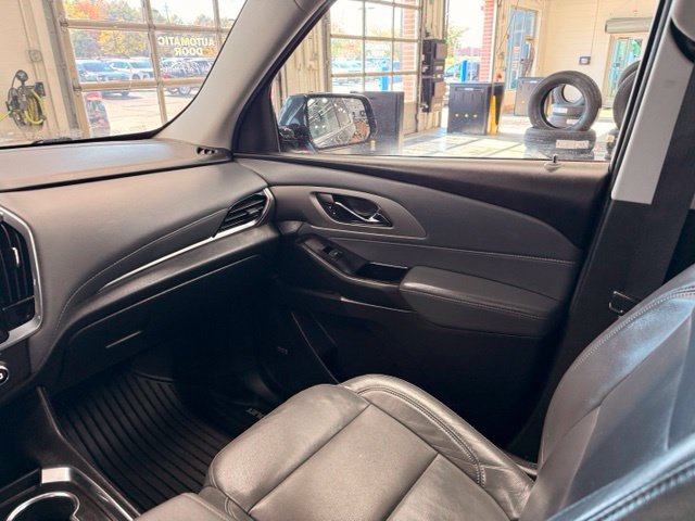 Used 2019 Chevrolet Traverse LT w/ LT Premium Package AWD/4WD image 21