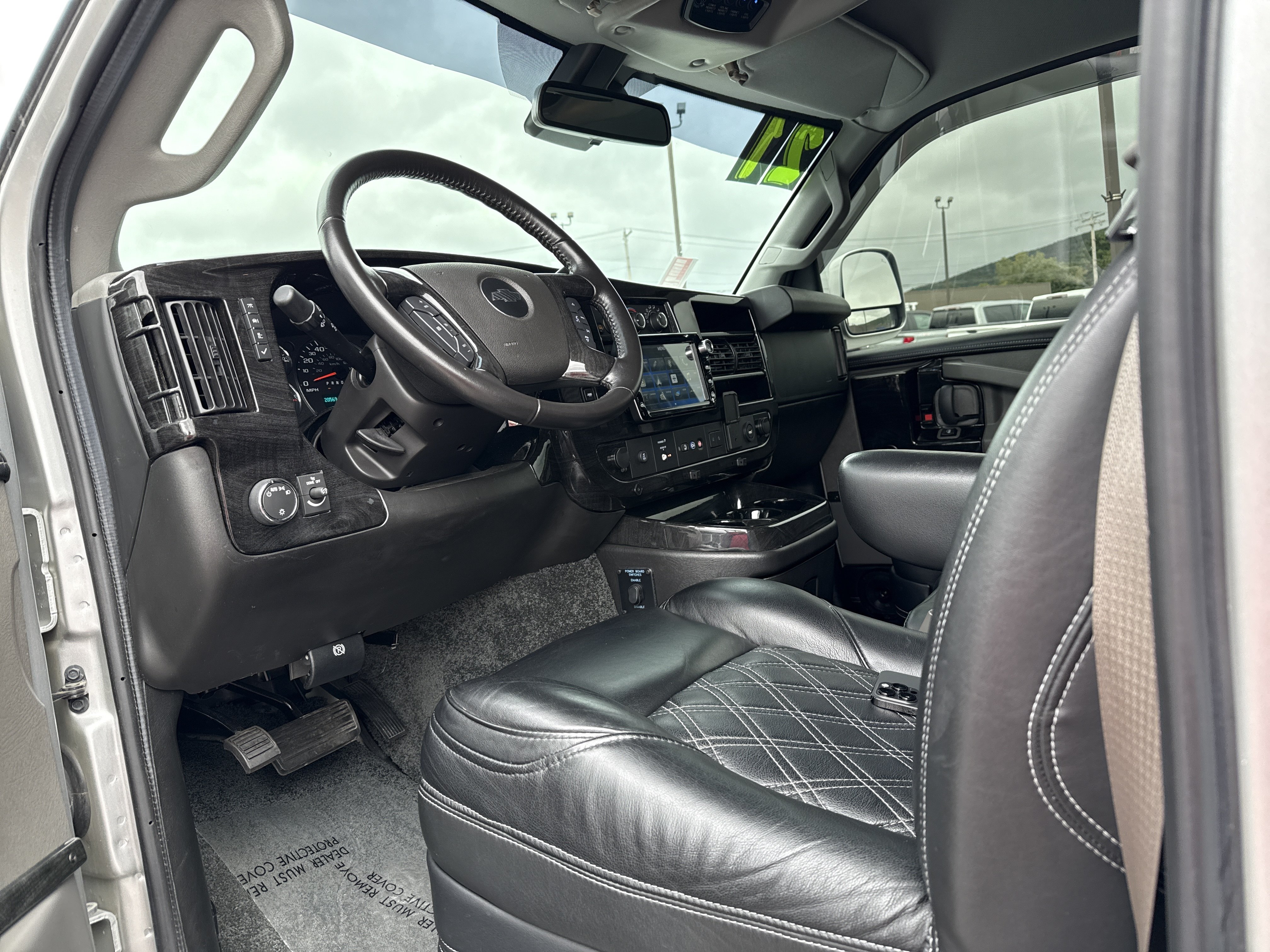 Used 2021 Chevrolet Express 2500 LS w/ Enhanced Convenience Package RWD image 16
