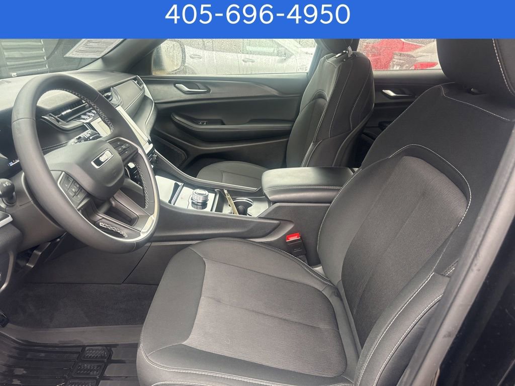 Used 2025 Jeep Grand Cherokee L Laredo image 20