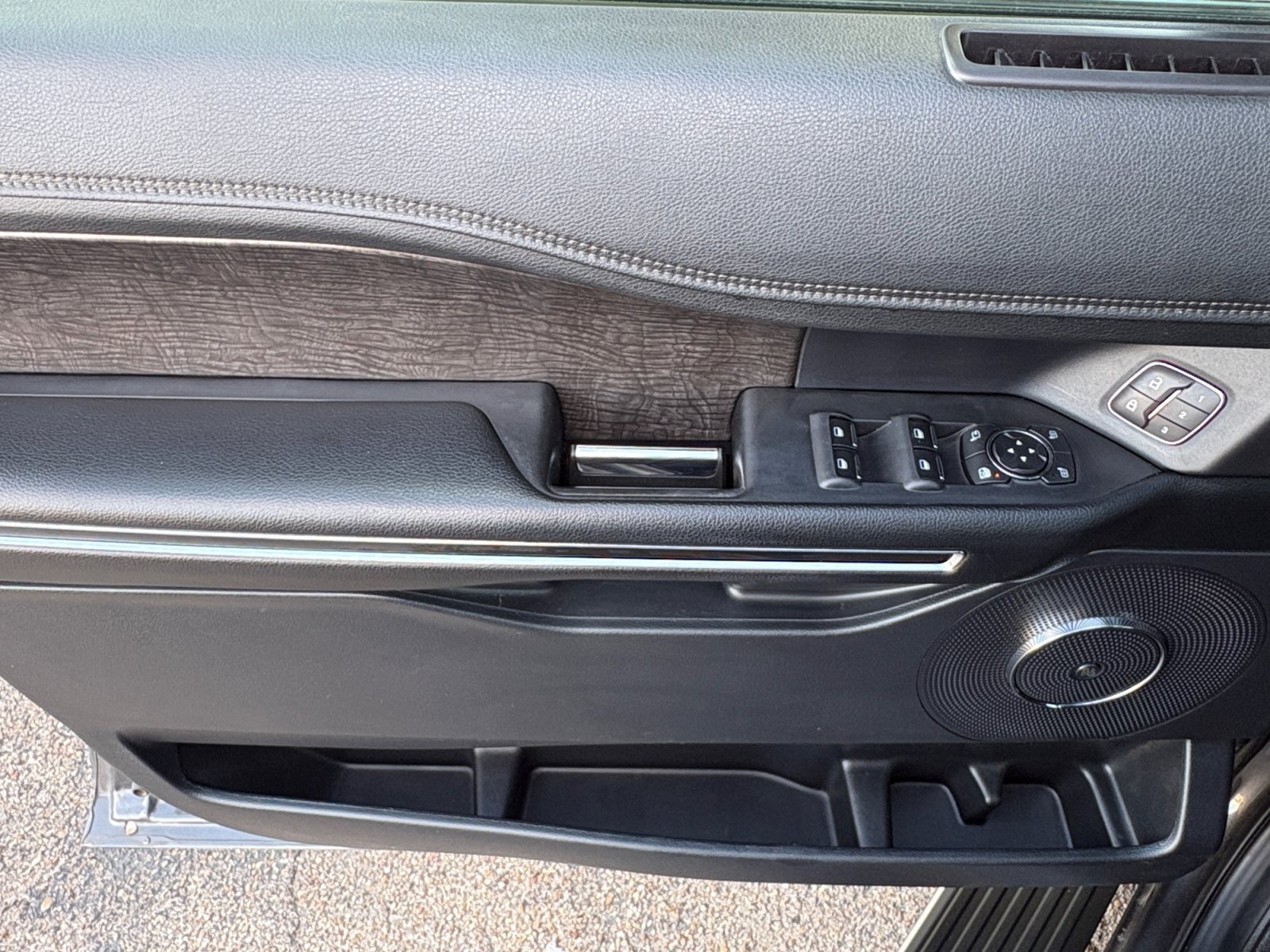 Used 2021 Ford Expedition Max Limited RWD image 30