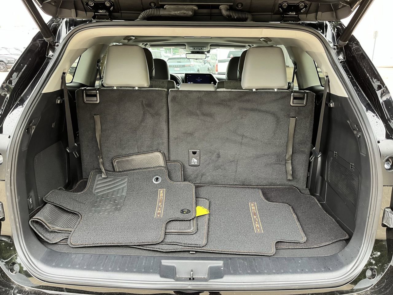 Used 2023 Toyota Highlander Bronze Edition FWD image 29