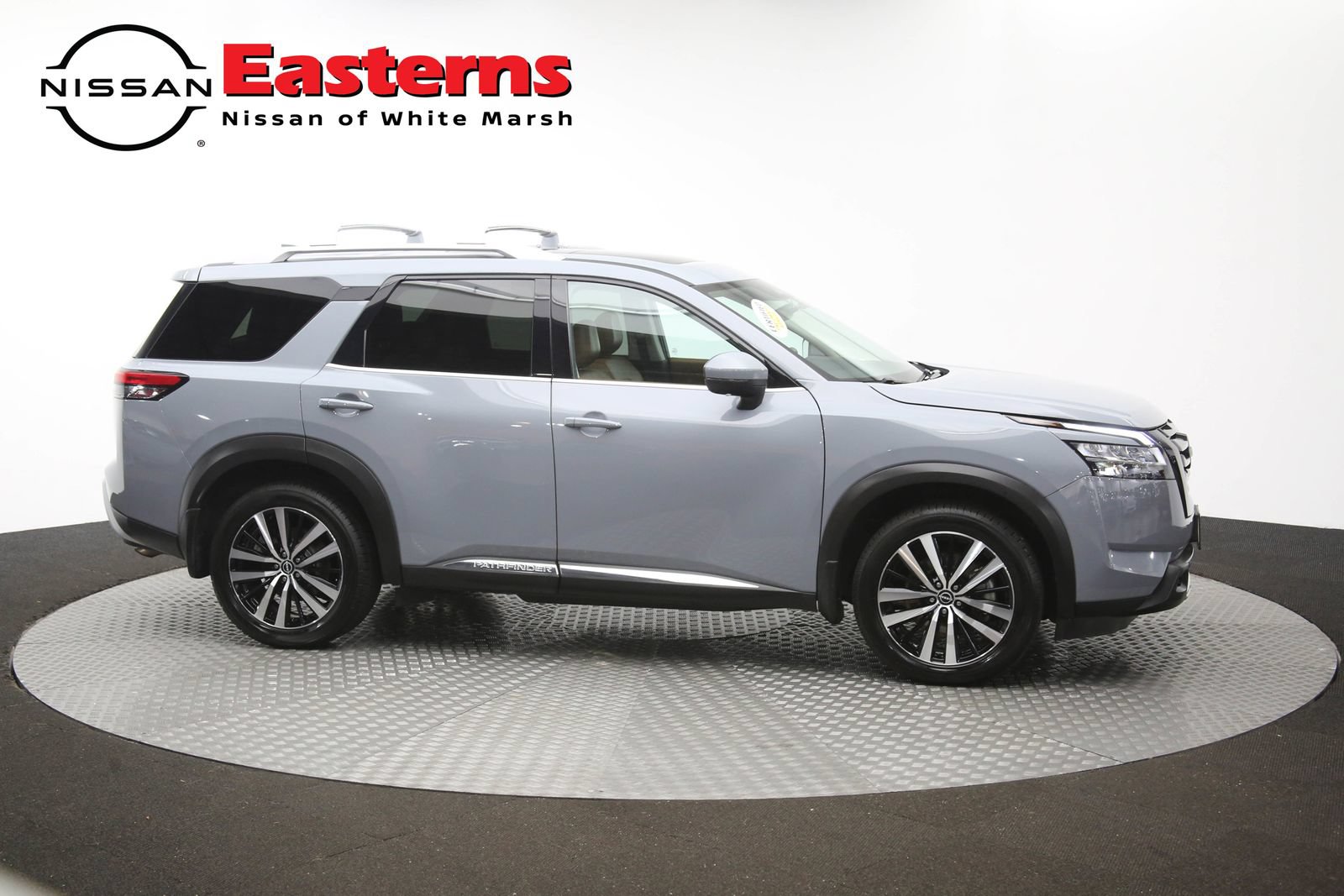 Used 2024 Nissan Pathfinder Platinum w/ Black Appearance Package AWD/4WD image 50