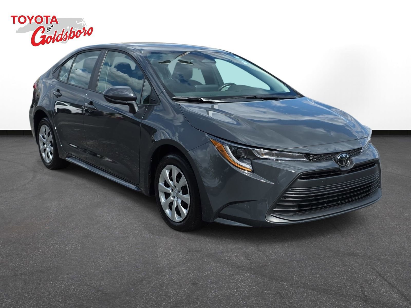 Used 2024 Toyota Corolla LE FWD image 3