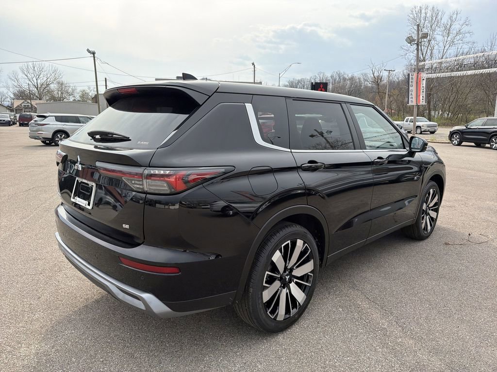 New 2026 Mitsubishi Outlander SE AWD/4WD image 3