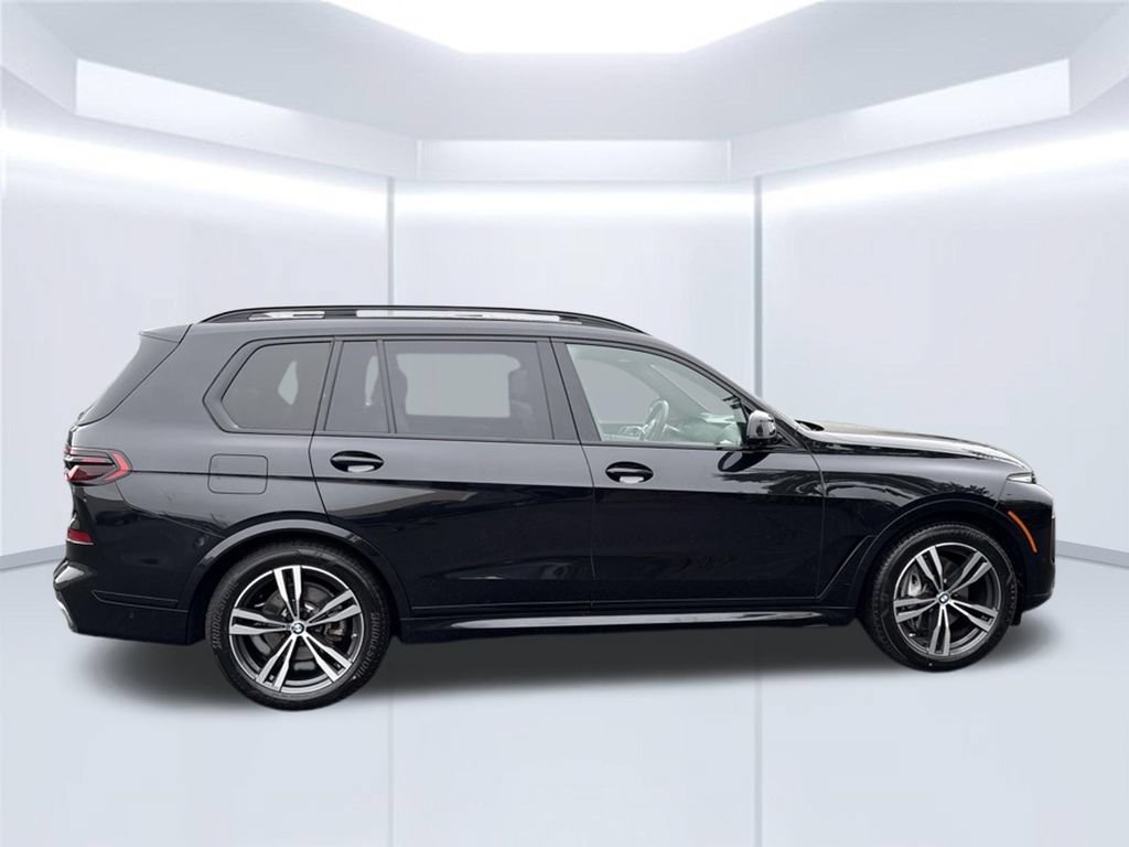 Used 2024 BMW X7 xDrive40i w/ M Sport Package AWD/4WD image 9