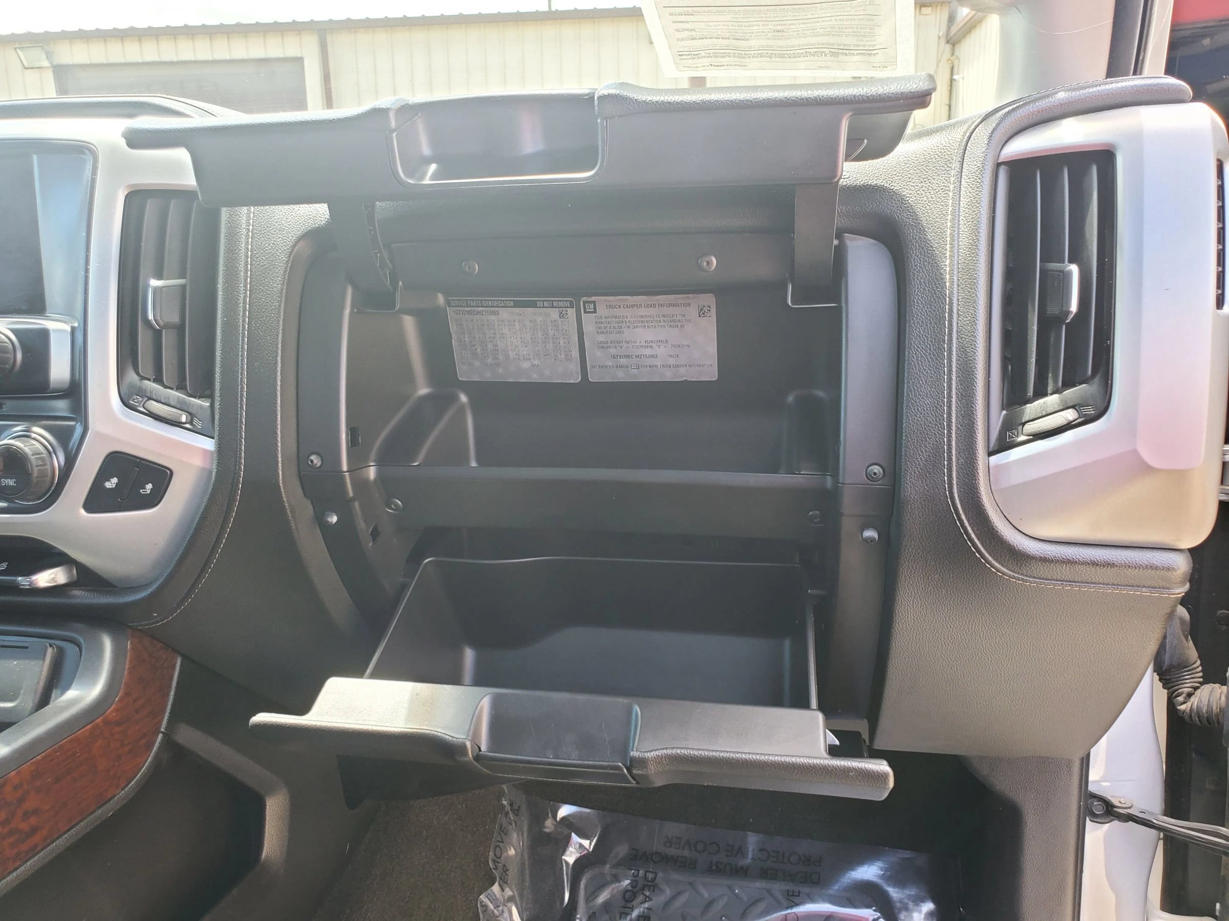 Used 2017 GMC Sierra 1500 SLE w/ SLE Value Package AWD/4WD image 32
