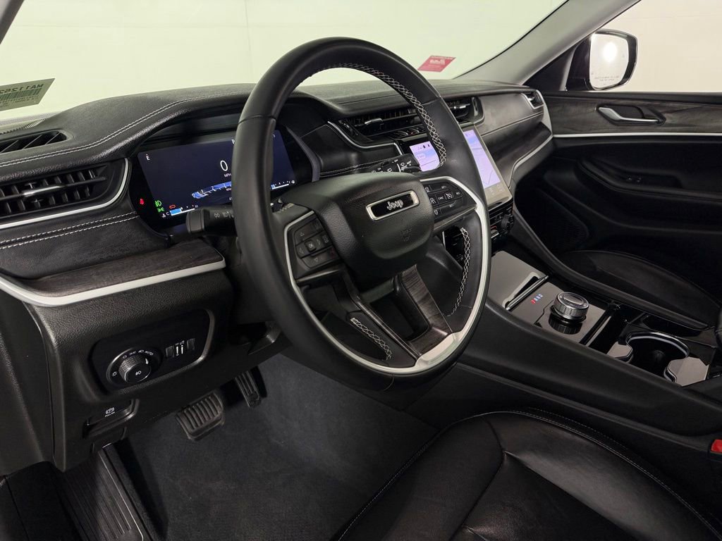Used 2023 Jeep Grand Cherokee L Limited w/ Black Appearance Package RWD image 15