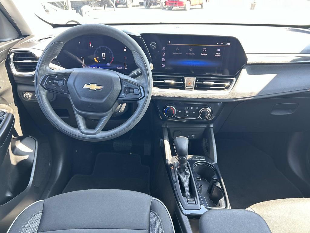 Used 2025 Chevrolet TrailBlazer LT AWD/4WD image 15
